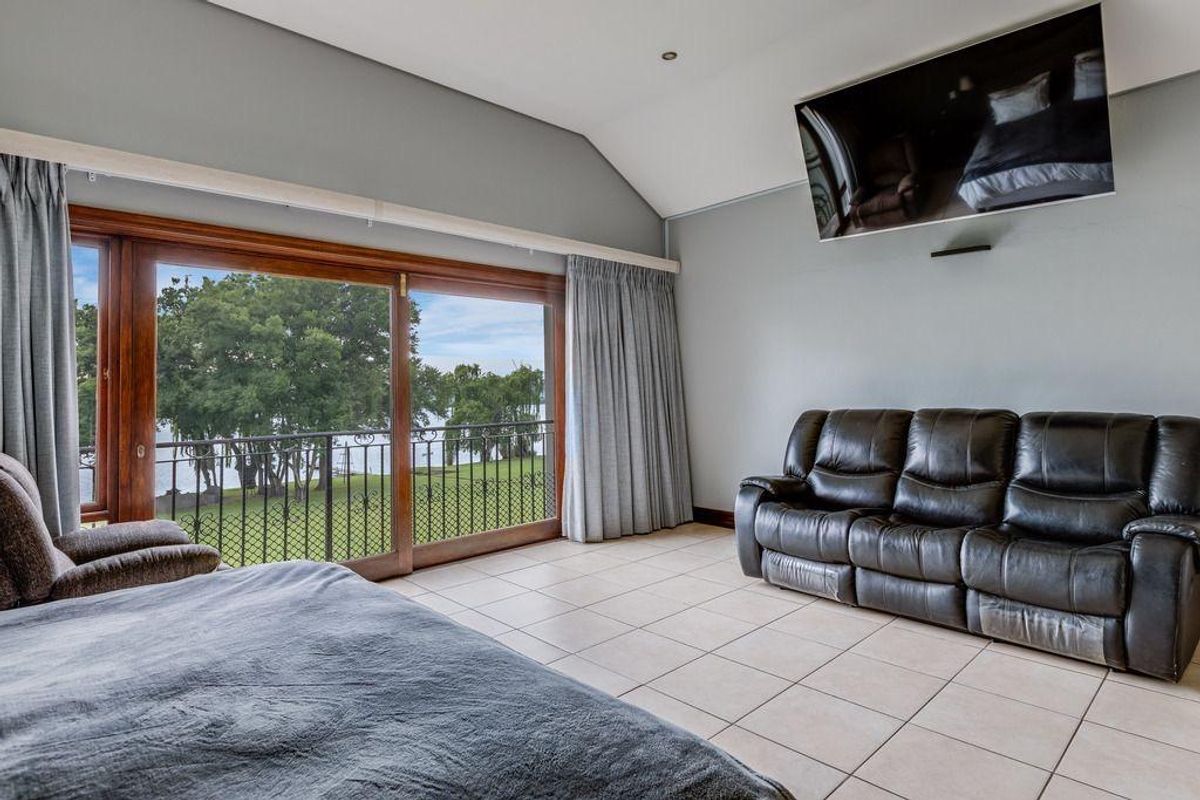 Exceptional Riverfront Estate with Luxury Living & Prime Development Potential - Photo 5