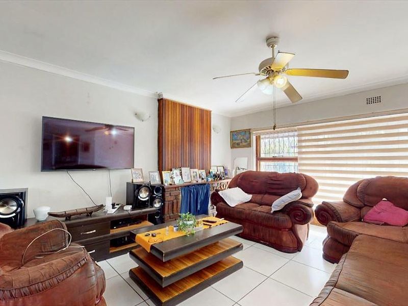 4-Bedroom Family Home with Entertainment Potential - Photo 7