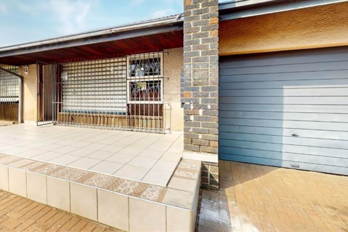 4-Bedroom Family Home with Entertainment Potential - Photo 2