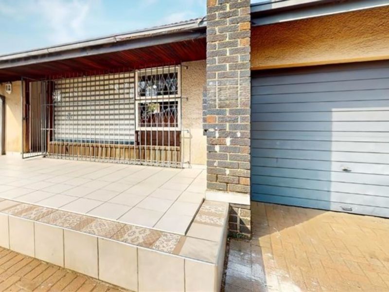 4-Bedroom Family Home with Entertainment Potential - Photo 2