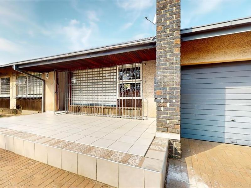 4-Bedroom Family Home with Entertainment Potential - Photo 3