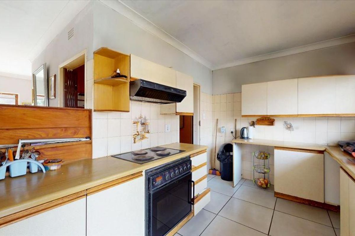 4-Bedroom Family Home with Entertainment Potential - Photo 4