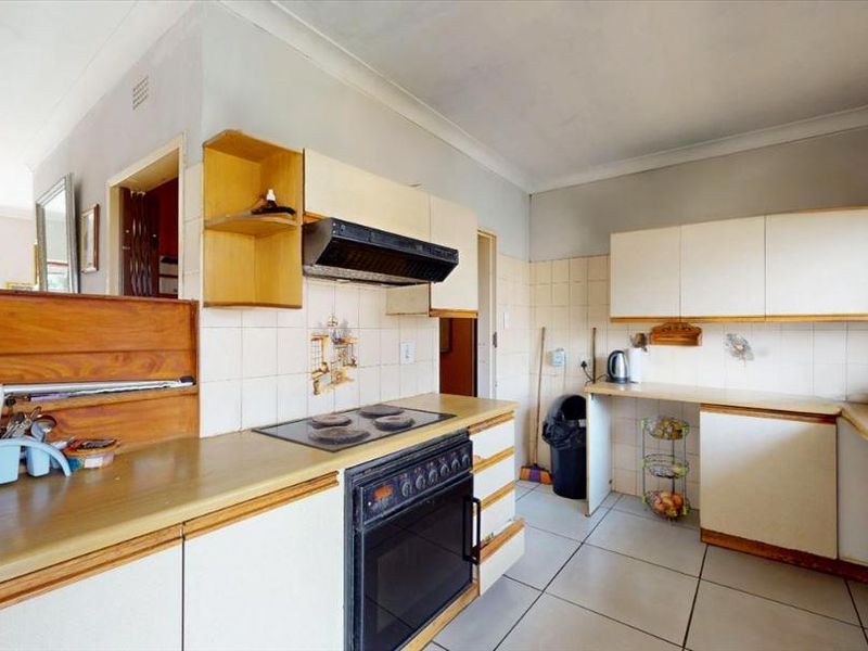 4-Bedroom Family Home with Entertainment Potential - Photo 4