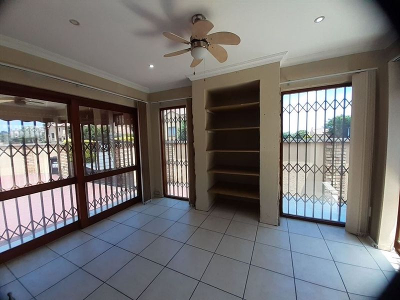 3 Bedroom 2 Bathroom Single Storey Cluster - Photo 4