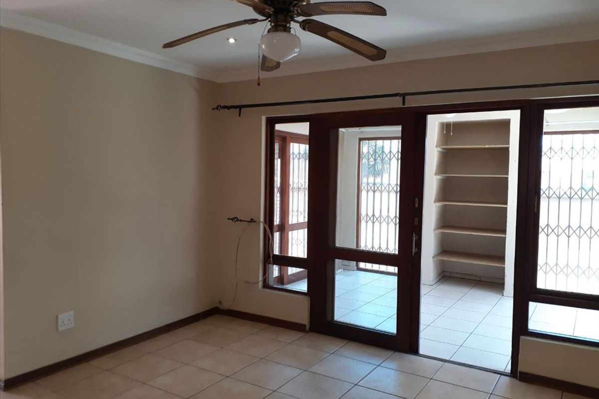 3 Bedroom 2 Bathroom Single Storey Cluster - Photo 3