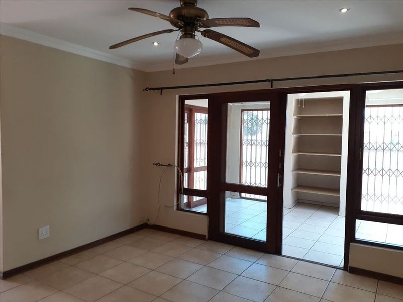 3 Bedroom 2 Bathroom Single Storey Cluster - Photo 3