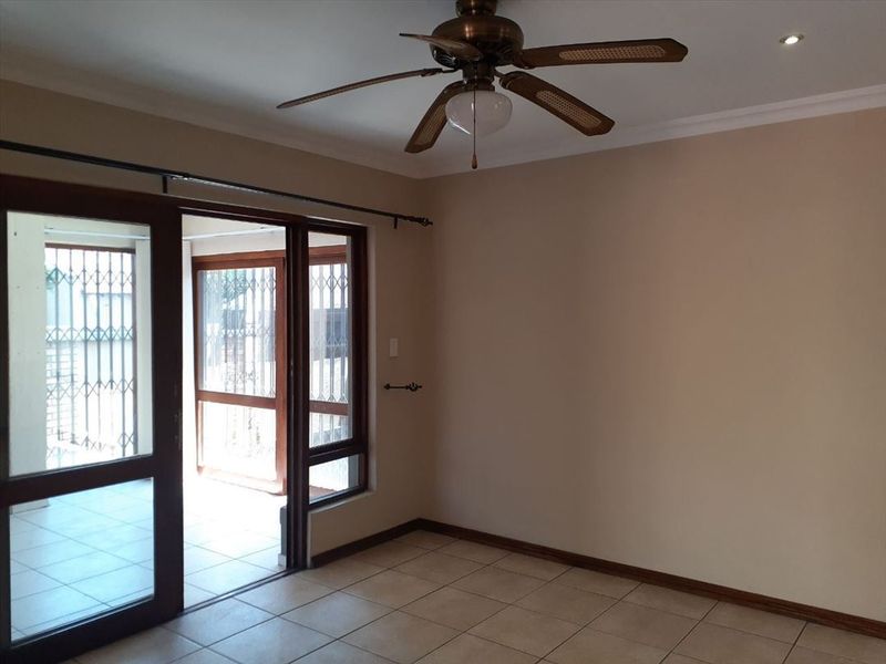 3 Bedroom 2 Bathroom Single Storey Cluster - Photo 5