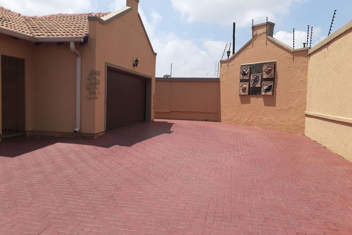 3 Bedroom 2 Bathroom Single Storey Cluster - Photo 2