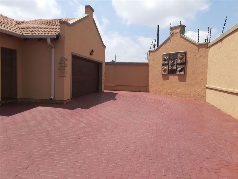 3 Bedroom 2 Bathroom Single Storey Cluster - Photo 2