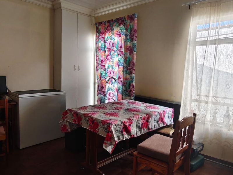 This family home offers incredible potential. - Photo 3