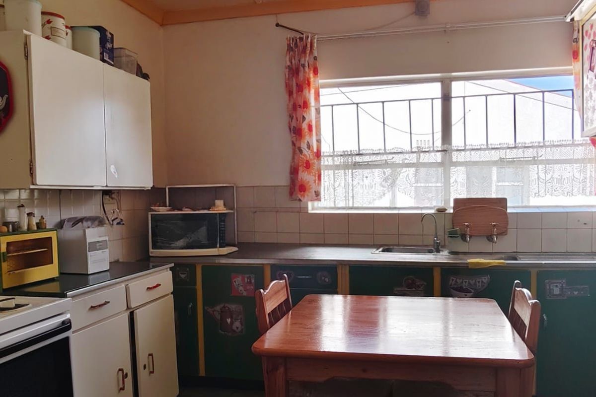 This family home offers incredible potential. - Photo 4