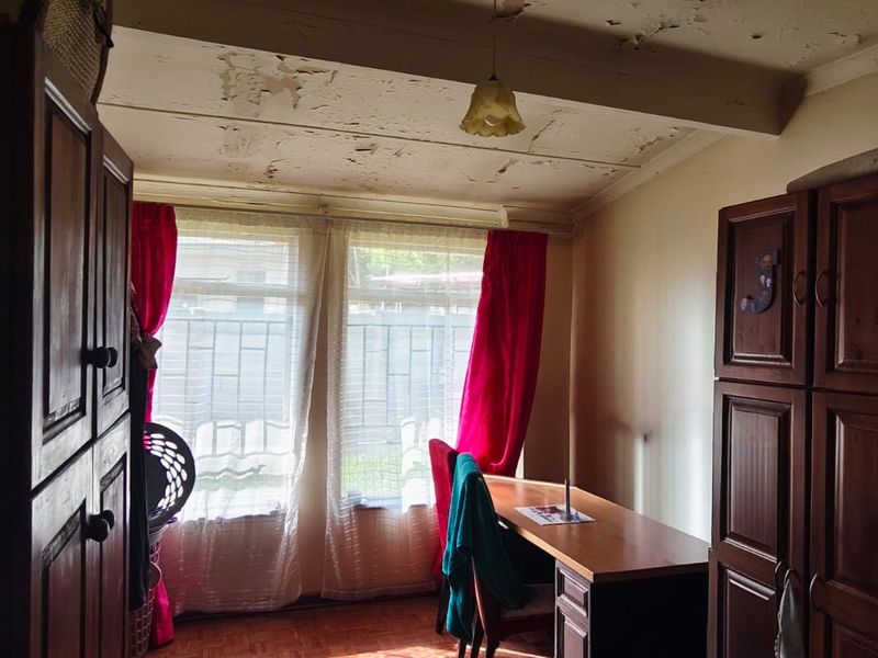 This family home offers incredible potential. - Photo 8