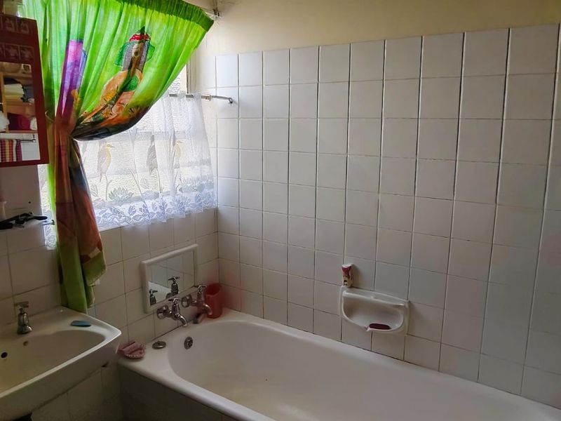 This family home offers incredible potential. - Photo 9