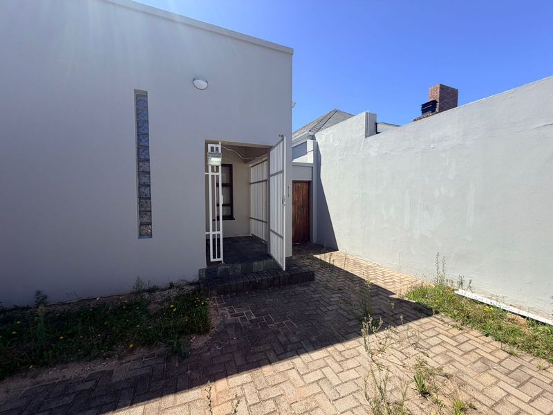 Freestanding Rental Monthly In Gqeberha - Photo 2