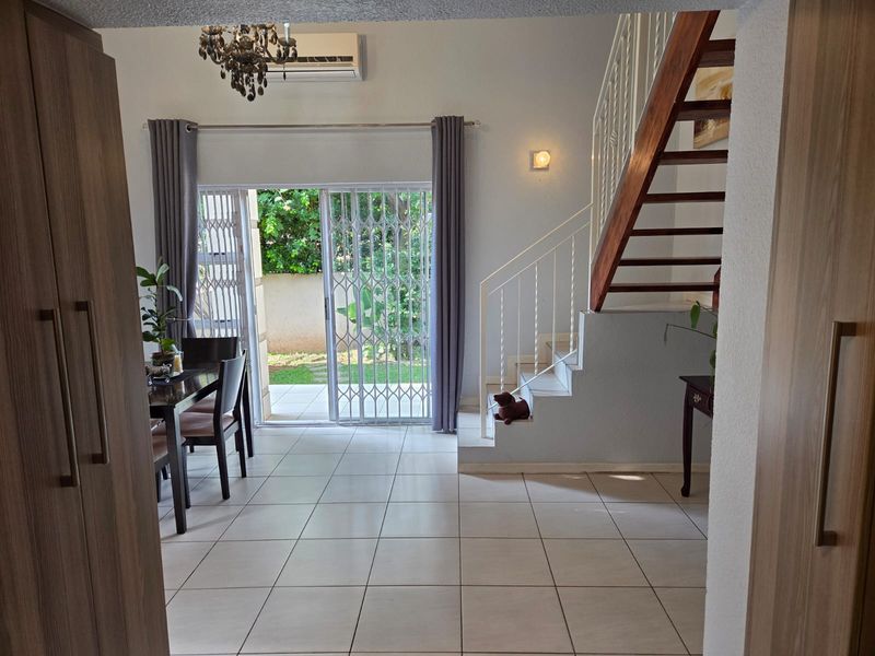 Modern Townhouse with Private Garden – Pet Friendly - Photo 7