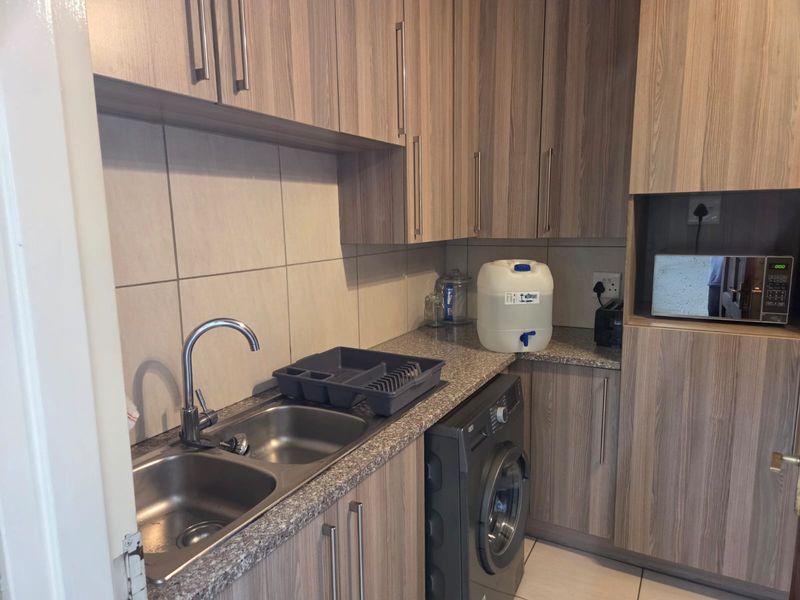 Modern Townhouse with Private Garden – Pet Friendly - Photo 5