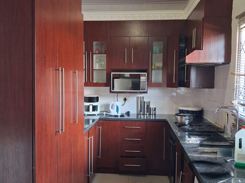 Charming 3-Bedroom House for Sale in Sebokeng Zone 14 - Photo 7