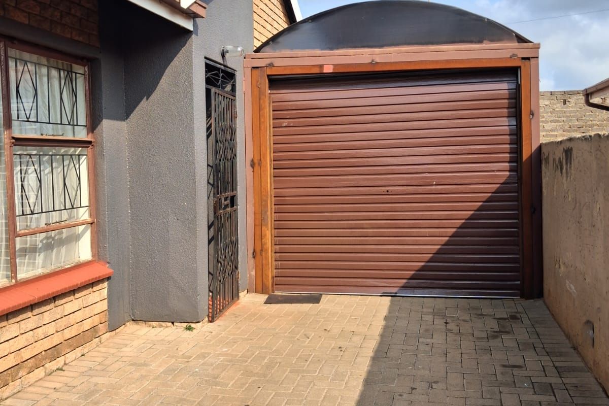 Charming 3-Bedroom House for Sale in Sebokeng Zone 14 - Photo 4