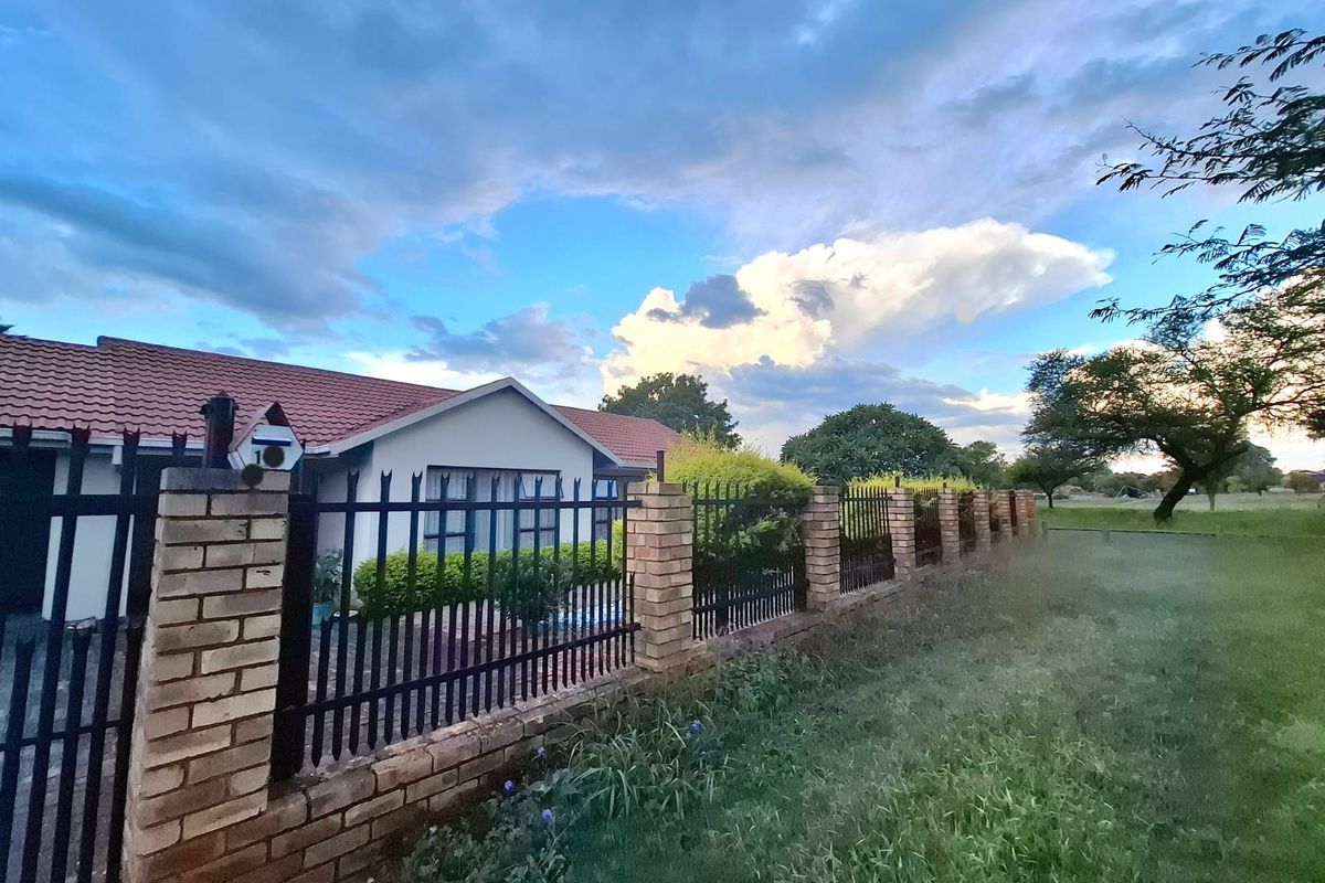 Secure Estate Family Living Convenience - Photo 3