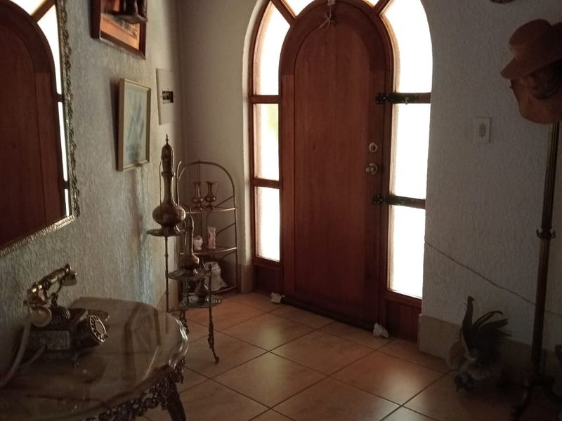 Facebrick home with many features - Photo 10