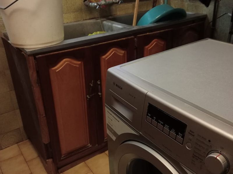 Facebrick home with many features - Photo 8