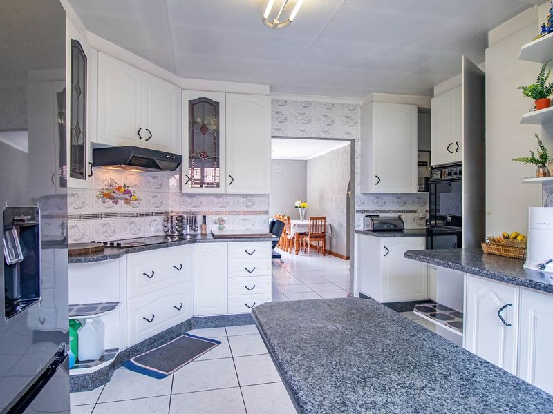 Perfect for the Growing Family – Spacious 5-Bedroom Home with Balcony - Photo 9