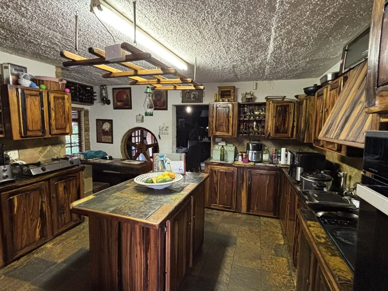 5 Bedroom Entertainers Dream Home - Photo 6