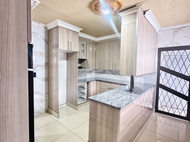 Spacious 7-Bedroom Modern Home with Style & Endless Potential - Photo 3