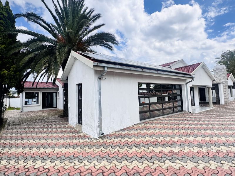 Spacious 7-Bedroom Modern Home with Style & Endless Potential - Photo 2