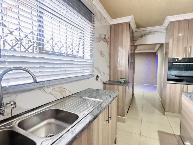 Spacious 7-Bedroom Modern Home with Style & Endless Potential - Photo 6