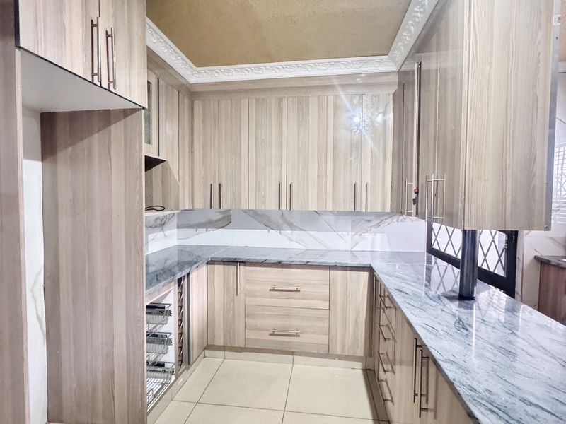 Spacious 7-Bedroom Modern Home with Style & Endless Potential - Photo 5