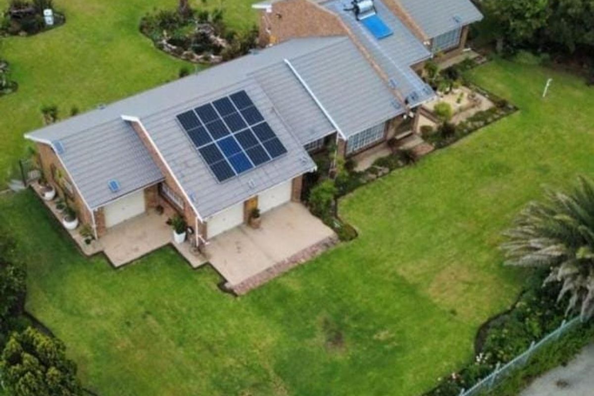 3 Bedroom Modern Home for Sale in Devon - Photo 2