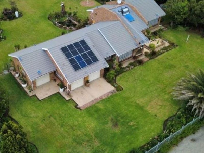 3 Bedroom Modern Home for Sale in Devon - Photo 2