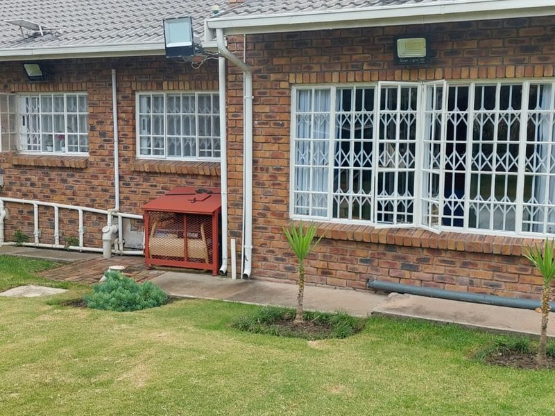 3 Bedroom Modern Home for Sale in Devon - Photo 7