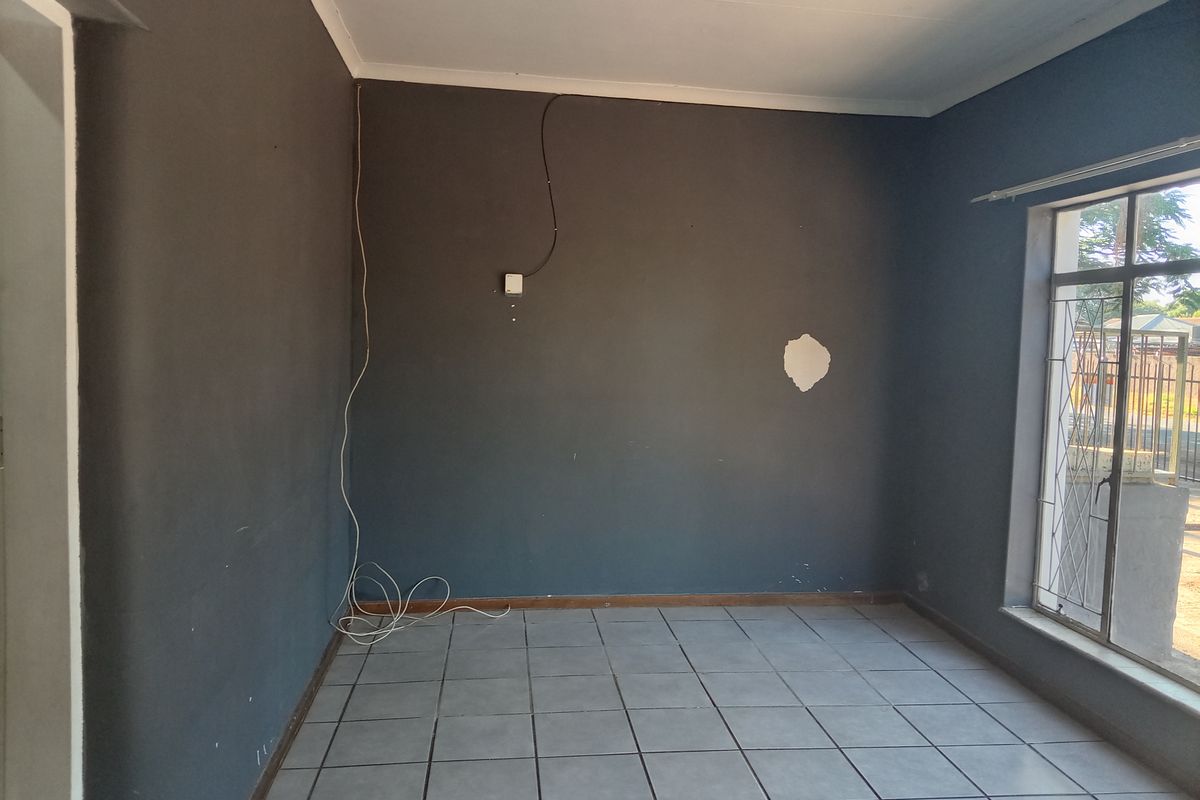 2  Bedroom Flat To Let in Bela-Bela – Comfortable Living Near Town - Photo 4