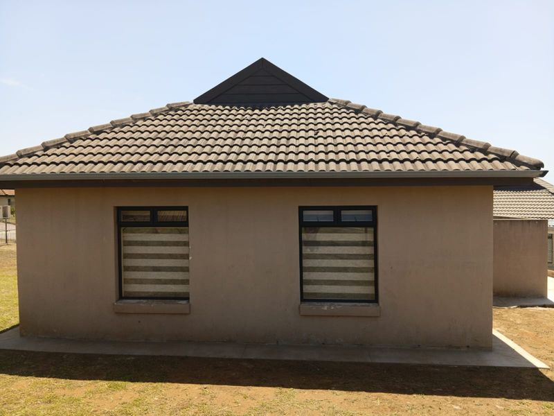 3 Bedroom House For Sale In Kidds Beach - Photo 3