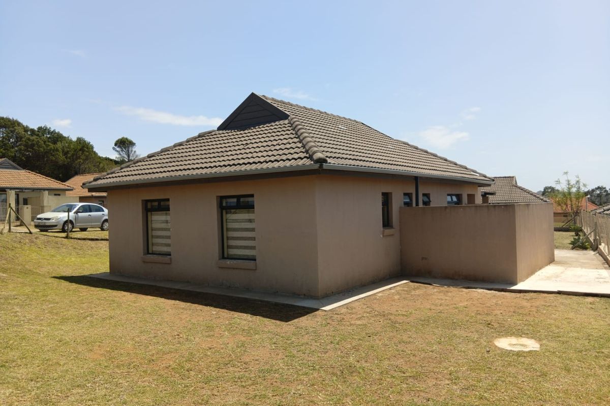 3 Bedroom House For Sale In Kidds Beach - Photo 2