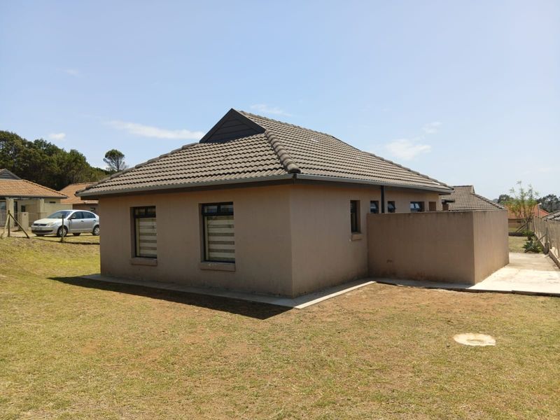3 Bedroom House For Sale In Kidds Beach - Photo 2