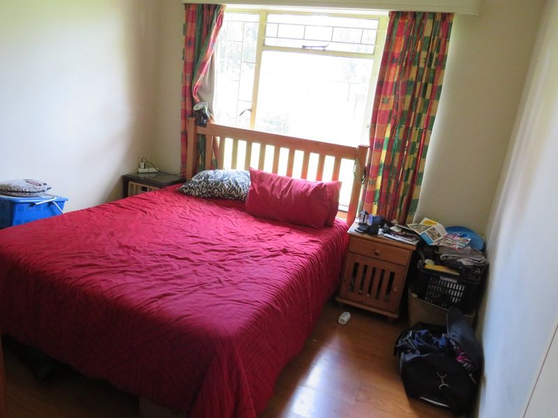 Spacious Family Home With Pool - Photo 10