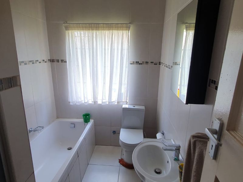 Big Garden Dreams, Warm Fires & Everyday Convenience - Photo 7