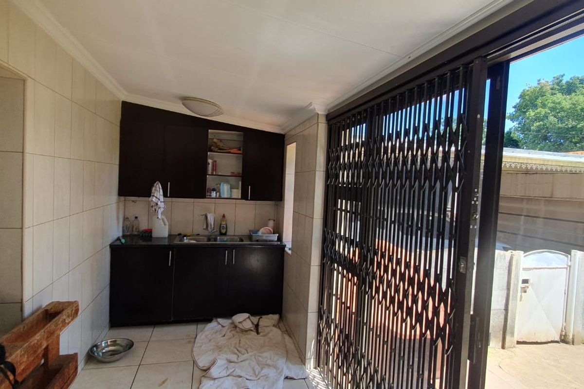 Big Garden Dreams, Warm Fires & Everyday Convenience - Photo 4