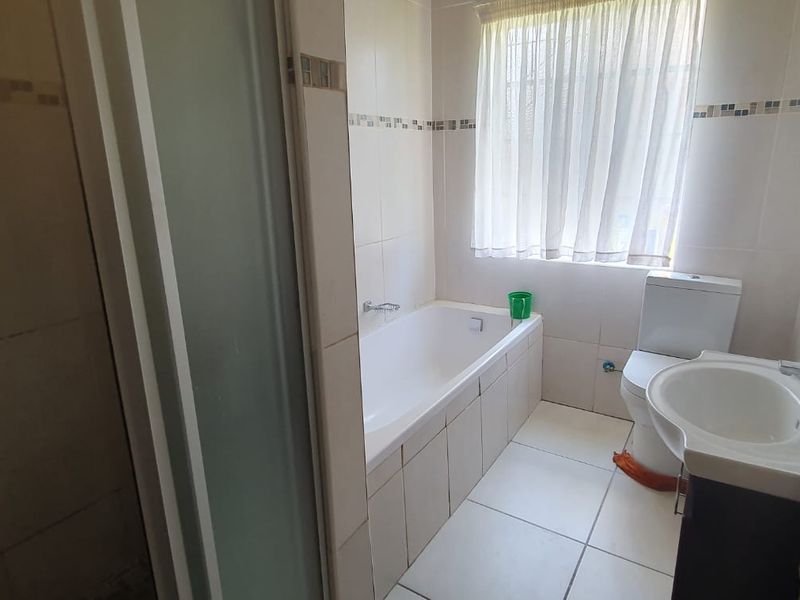 Big Garden Dreams, Warm Fires & Everyday Convenience - Photo 5