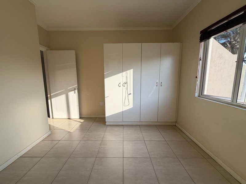 Stylish 2-Bedroom Apartment in Manor Mews - Photo 6