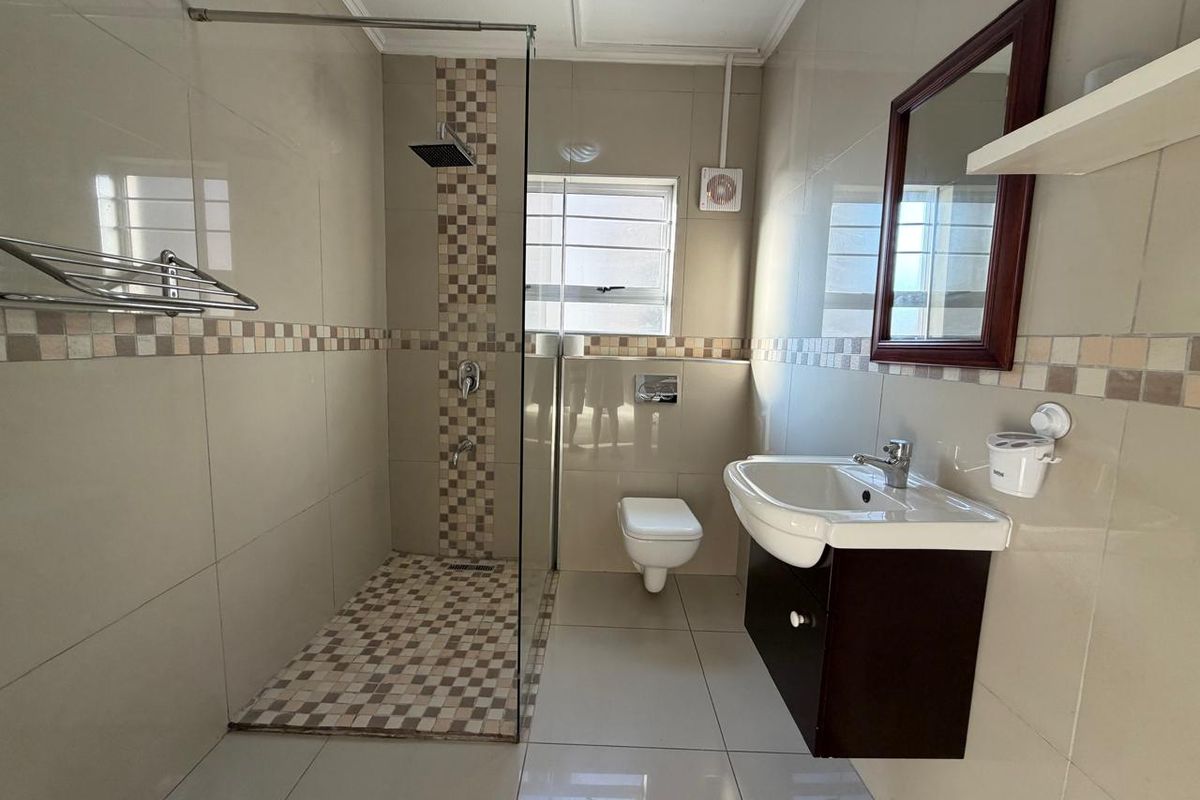 Stylish 2-Bedroom Apartment in Manor Mews - Photo 5