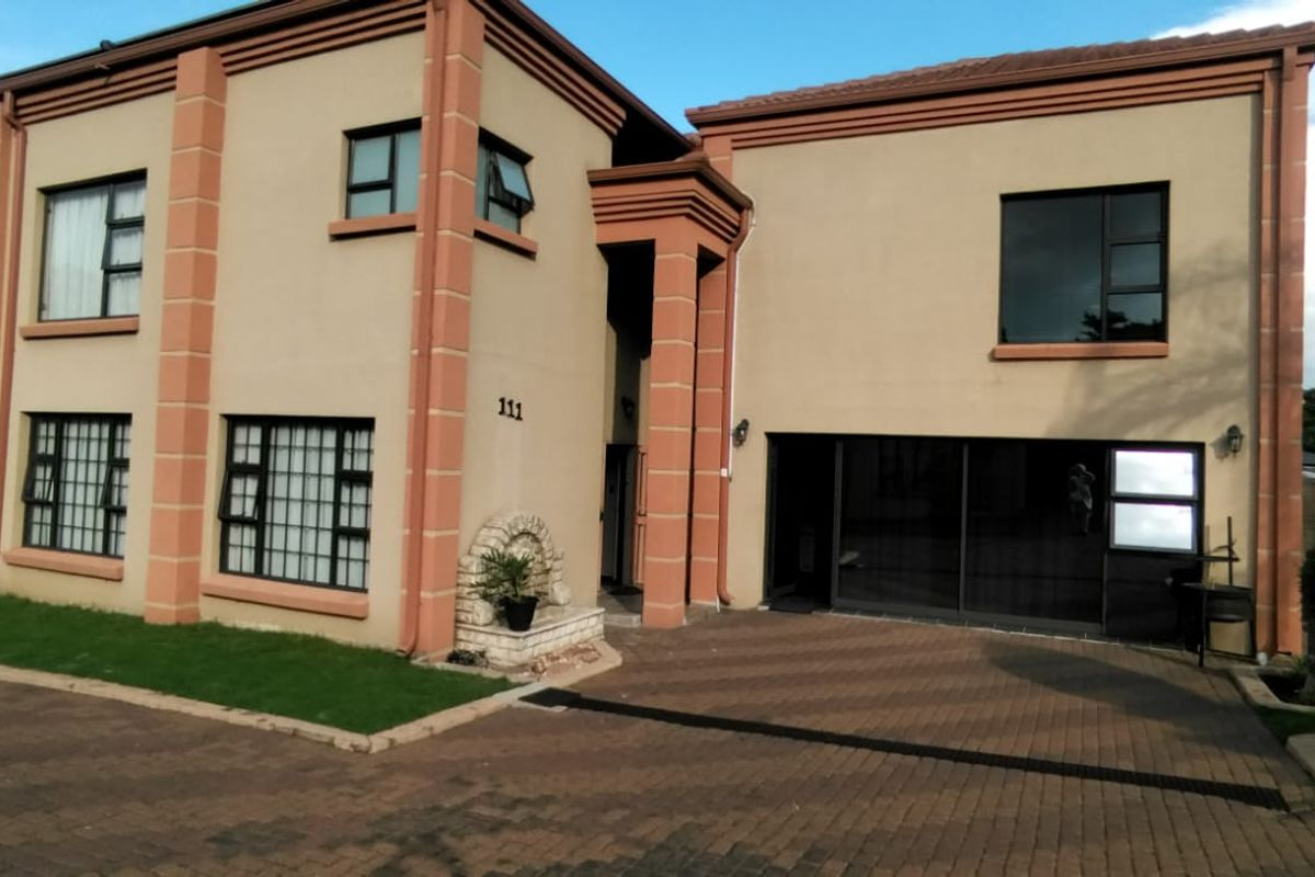 Beautiful and spacious! - Photo 2