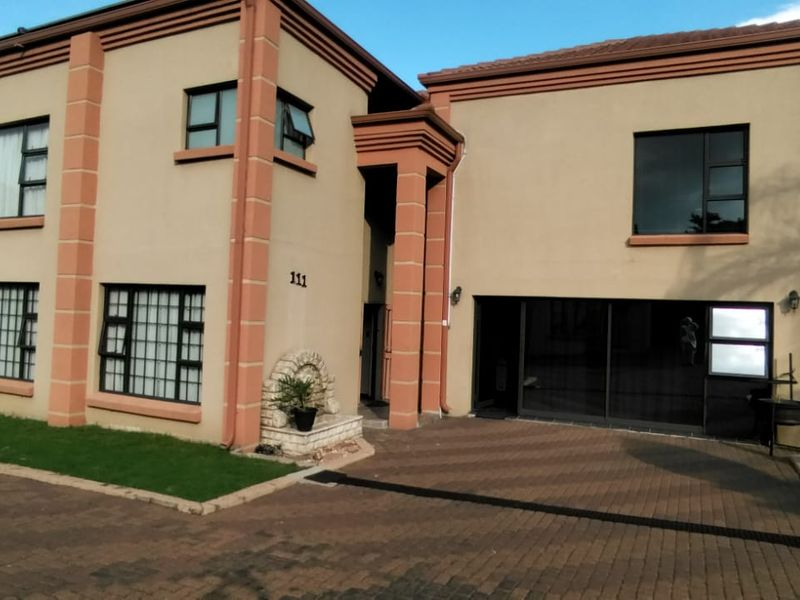 Beautiful and spacious! - Photo 2