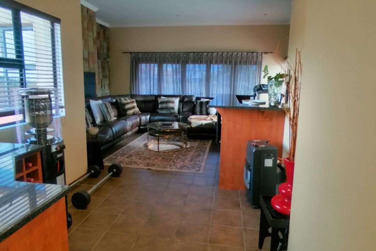 Beautiful and spacious! - Photo 3