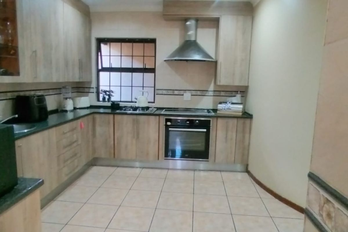 Beautiful and spacious! - Photo 4