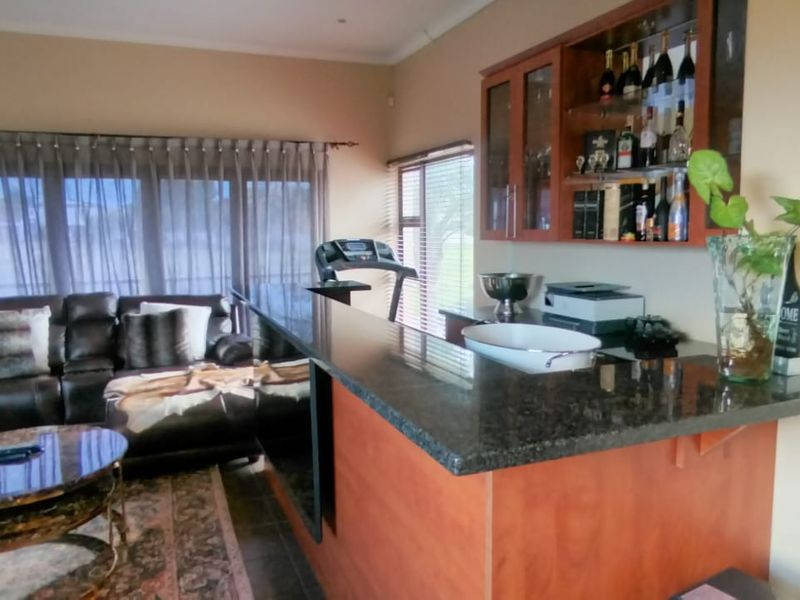 Beautiful and spacious! - Photo 9