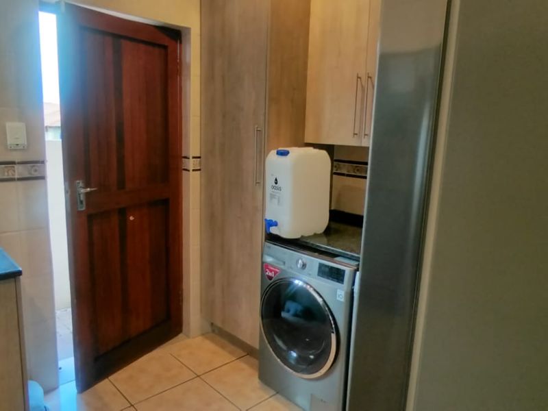 Beautiful and spacious! - Photo 10